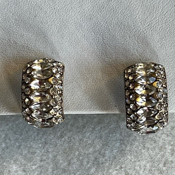 Heidi Daus 🆕 Crystal Hoop clip on Swarovski crystals earrings - Picture 1 of 7